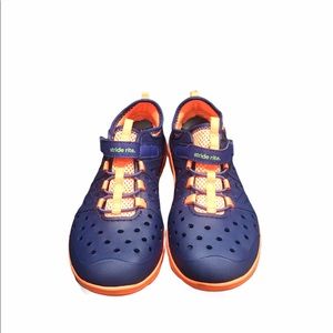 stride rite made2play® phibian sneaker sandal